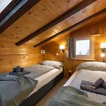 Cozy Alpine - Hot Tub & Balcony Views *