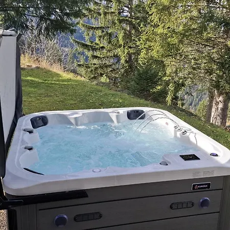 Cozy Alpine - Hot Tub & Balcony Views