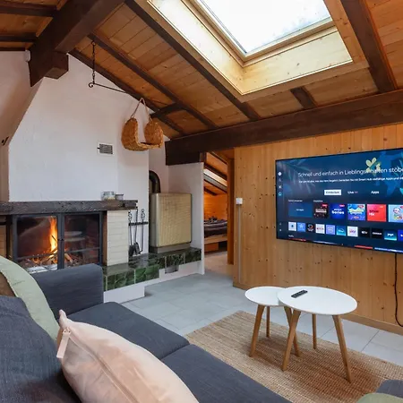 Cozy Alpine - Hot Tub & Balcony Views *