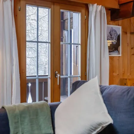 Cozy Alpine - Hot Tub & Balcony Views Apartment *