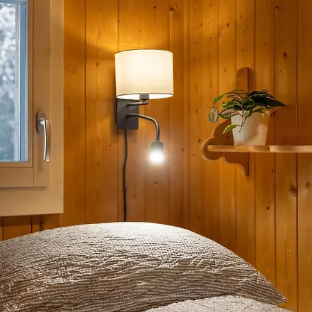Cozy Alpine - Hot Tub & Balcony Views Apartment *