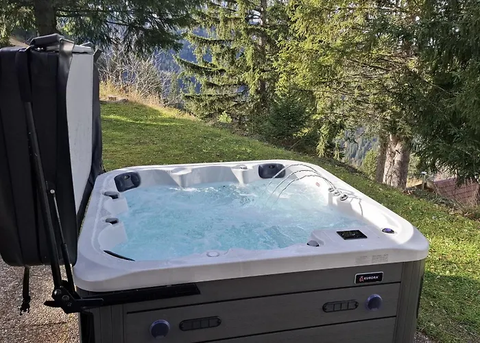 Cozy Alpine - Hot Tub & Balcony Views