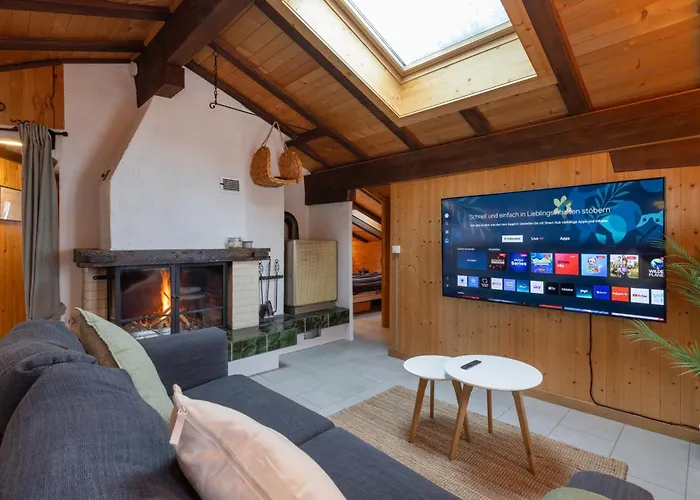 Cozy Alpine - Hot Tub & Balcony Views *