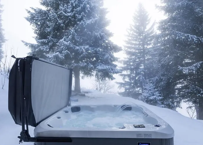 Cozy Alpine - Hot Tub & Balcony Views