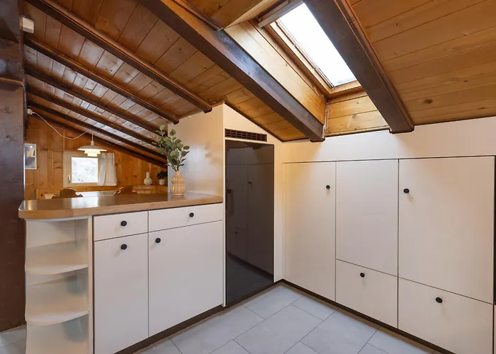 Cozy Alpine - Hot Tub & Balcony Views *