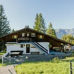 Cozy Alpine - Hot Tub & Balcony Views Διαμέρισμα