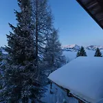 Cozy Alpine - Hot Tub & Balcony Views *