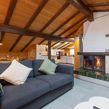 公寓 Cozy Alpine - Hot Tub & Balcony Views