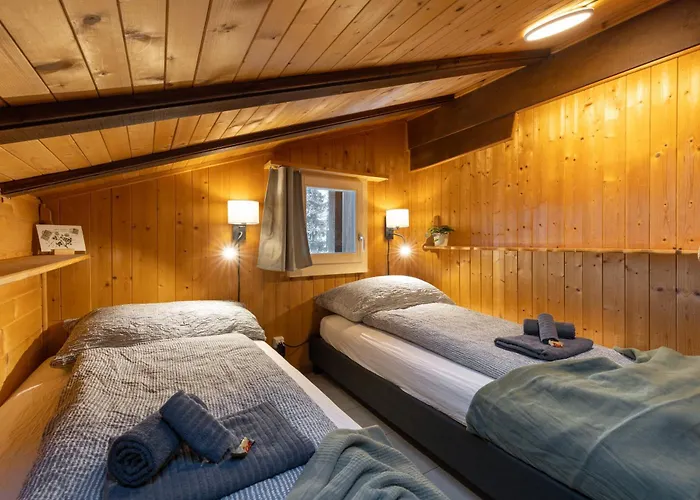 Cozy Alpine - Hot Tub & Balcony Views Апартаменты *